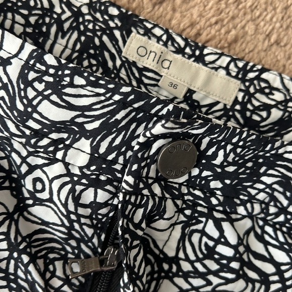 Onia Calder 7.5” White Black Abstract Scribble Printed Swim Trunks - Picture 5 of 10
